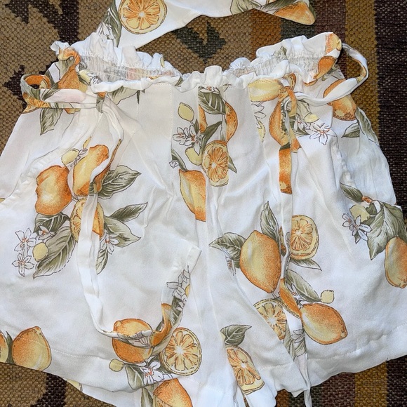 Lemonade shorts set top size L and shorts size M - Picture 7 of 9